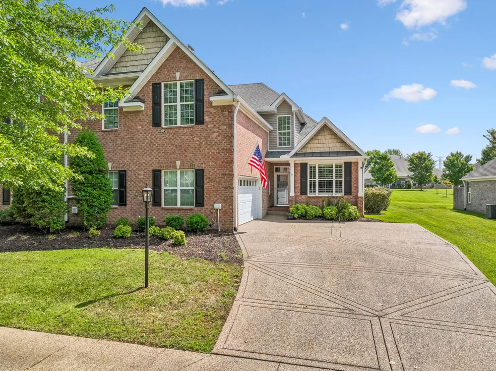 1219 Chickadee Cir Hermitage, TN 37076
