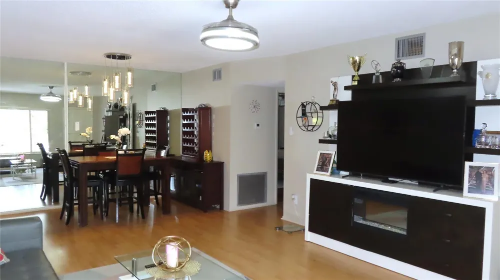 2402 ECUADORIAN WAY #34 Clearwater, FL 33763