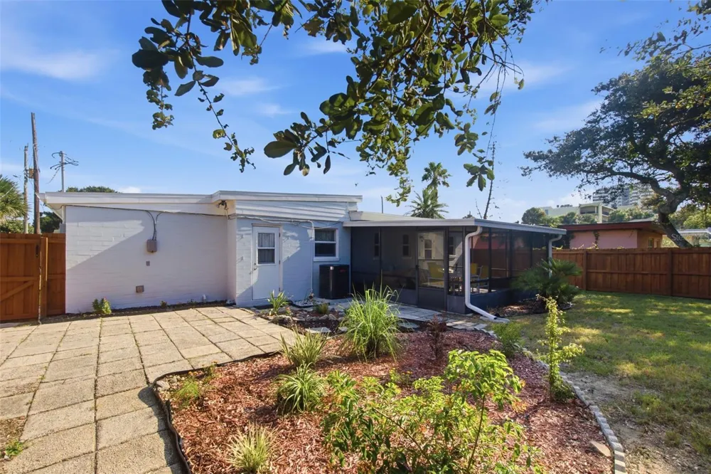 414 FLUSHING AVENUE Daytona Beach, FL 32118
