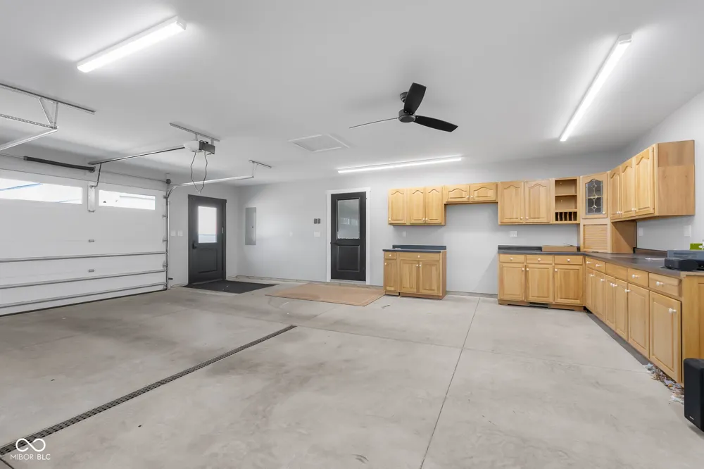 9070 W 450 S Columbus, IN 47201
