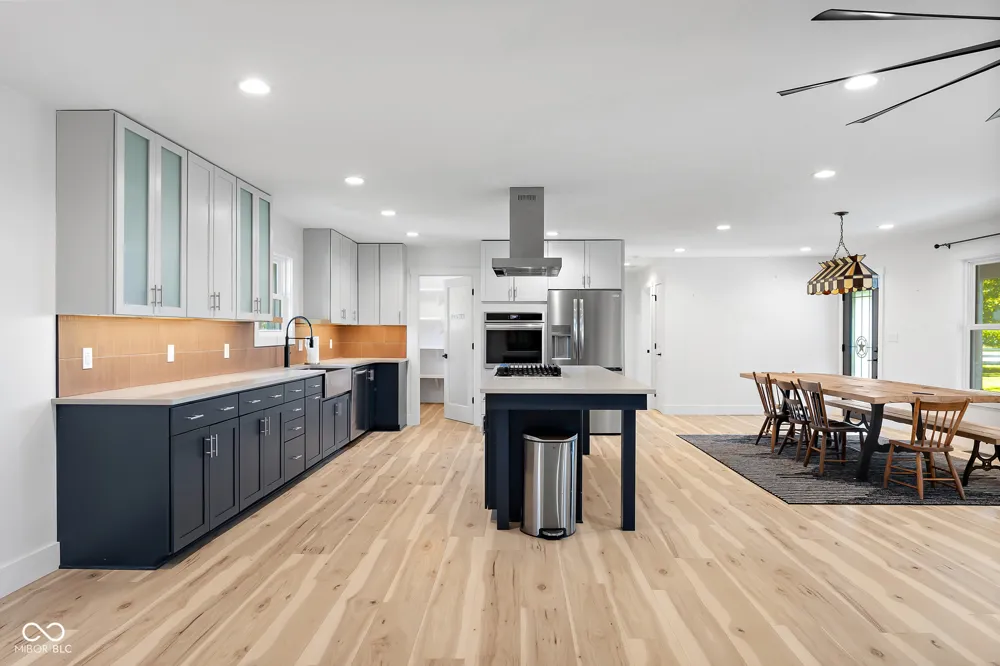 9070 W 450 S Columbus, IN 47201