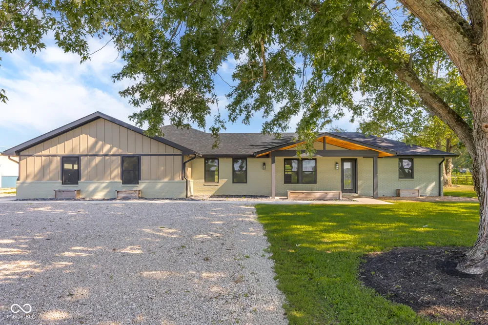 9070 W 450 S Columbus, IN 47201