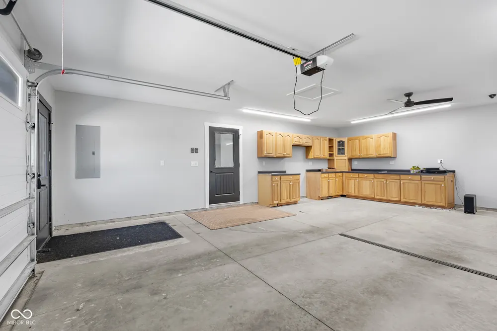 9070 W 450 S Columbus, IN 47201