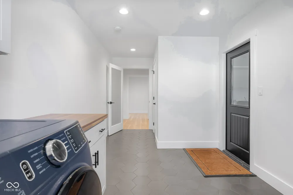 9070 W 450 S Columbus, IN 47201