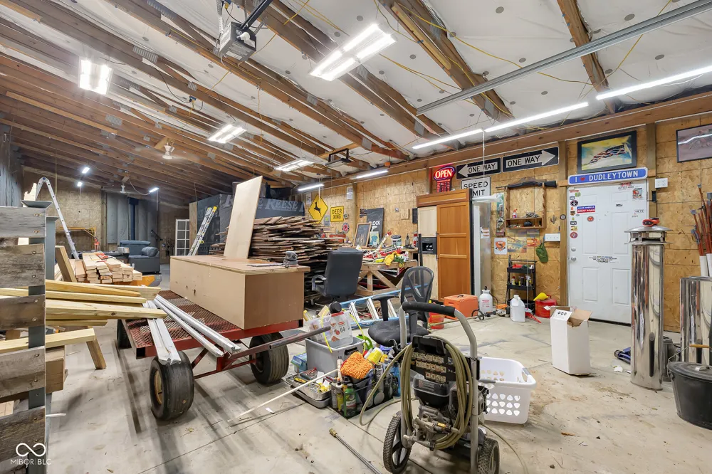 9070 W 450 S Columbus, IN 47201