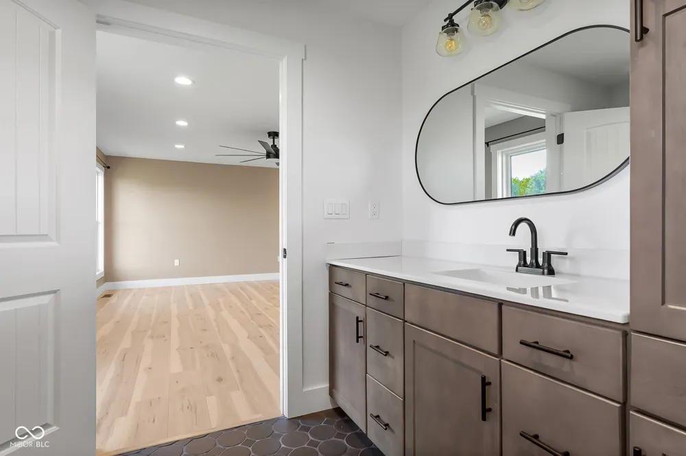 9070 W 450 S Columbus, IN 47201