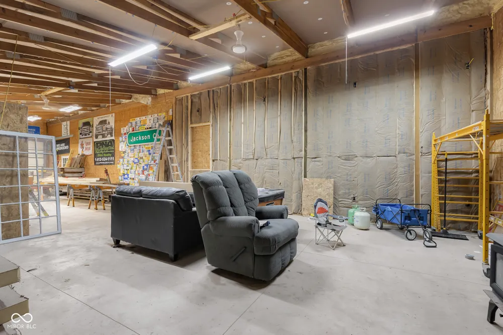 9070 W 450 S Columbus, IN 47201
