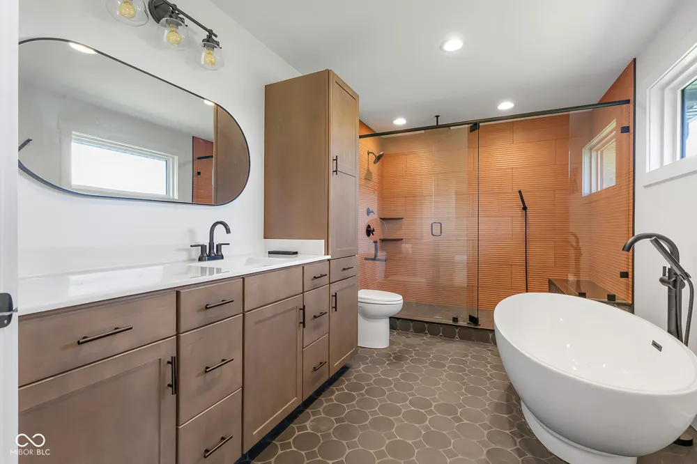9070 W 450 S Columbus, IN 47201