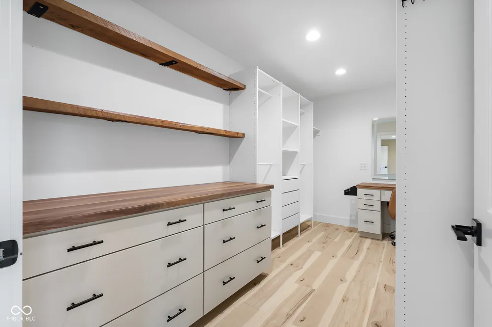 9070 W 450 S Columbus, IN 47201