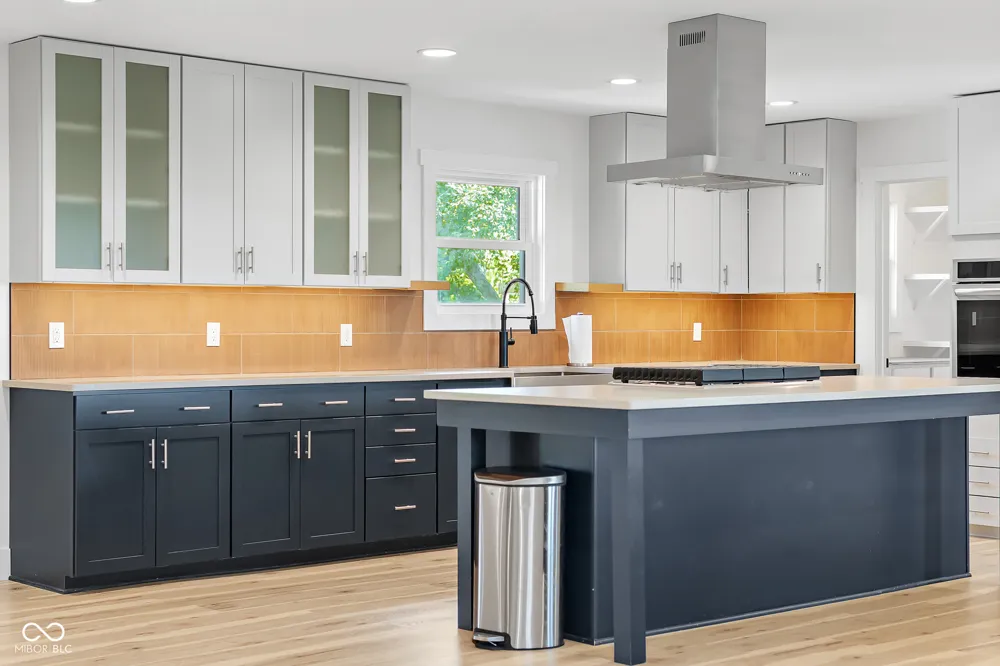 9070 W 450 S Columbus, IN 47201