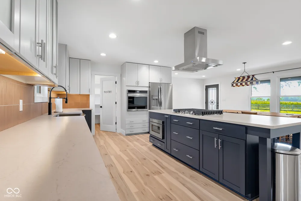 9070 W 450 S Columbus, IN 47201