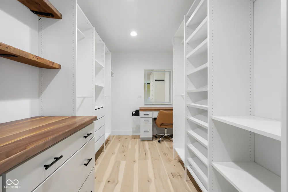 9070 W 450 S Columbus, IN 47201
