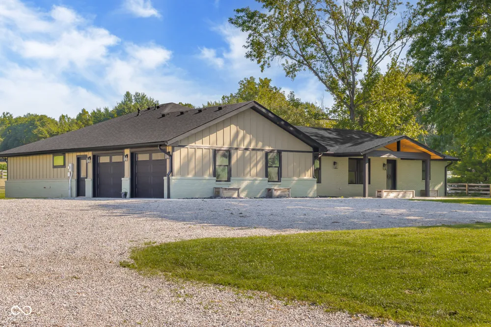 9070 W 450 S Columbus, IN 47201