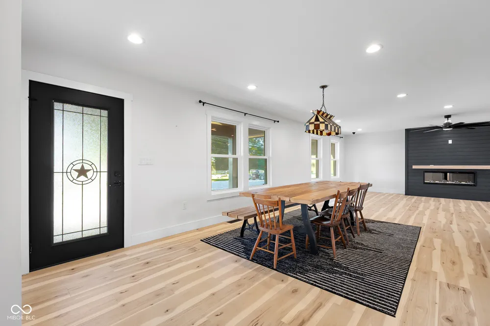 9070 W 450 S Columbus, IN 47201
