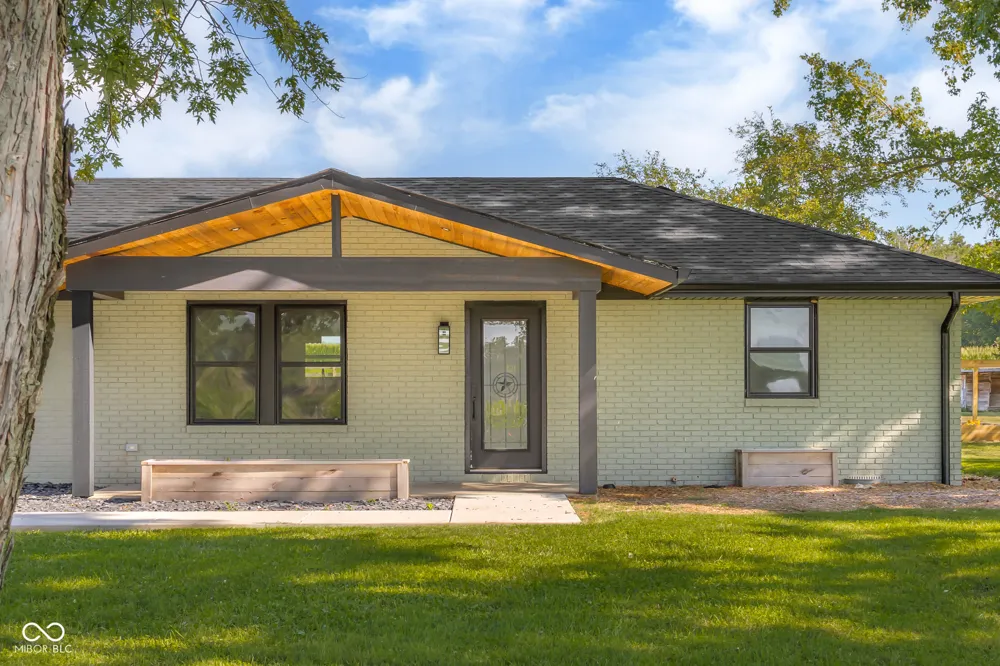9070 W 450 S Columbus, IN 47201