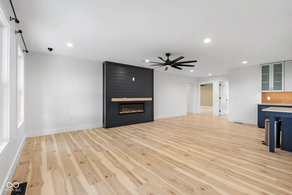 9070 W 450 S Columbus, IN 47201