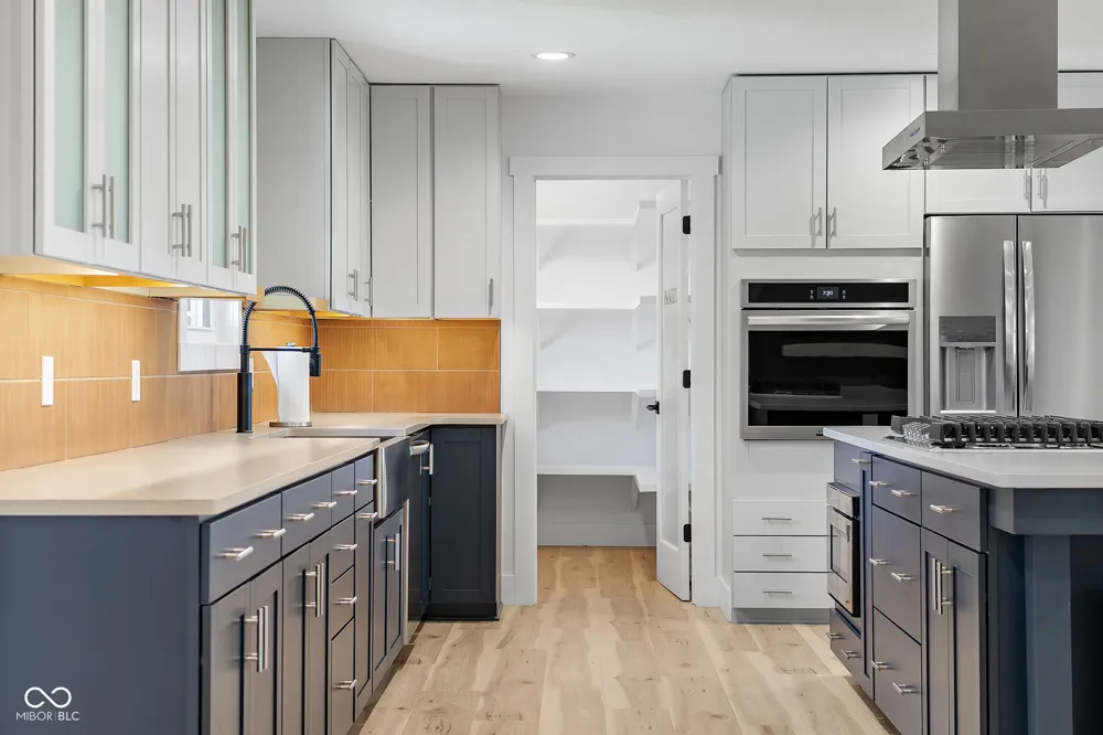 9070 W 450 S Columbus, IN 47201