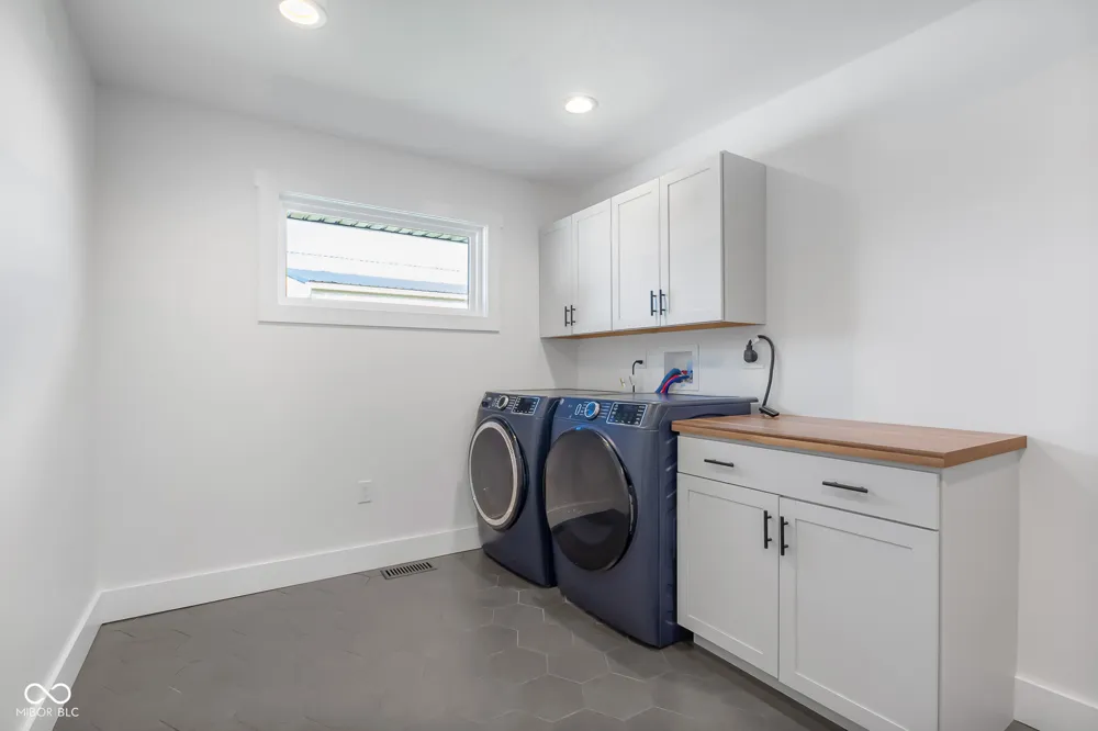 9070 W 450 S Columbus, IN 47201