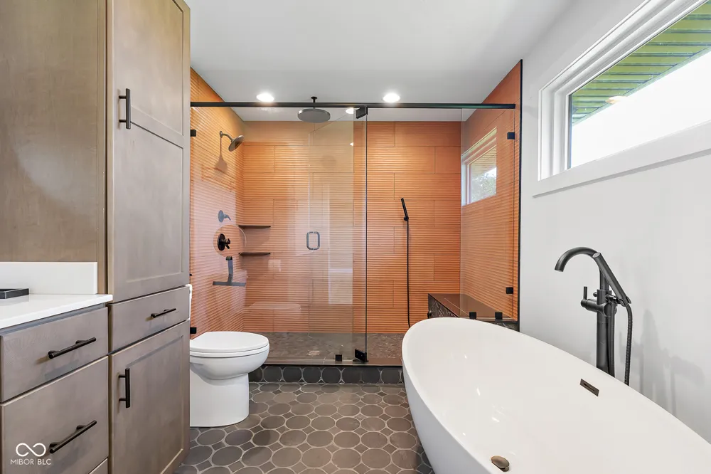9070 W 450 S Columbus, IN 47201