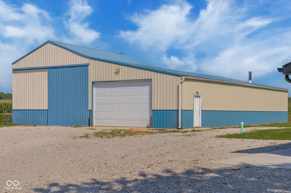 9070 W 450 S Columbus, IN 47201