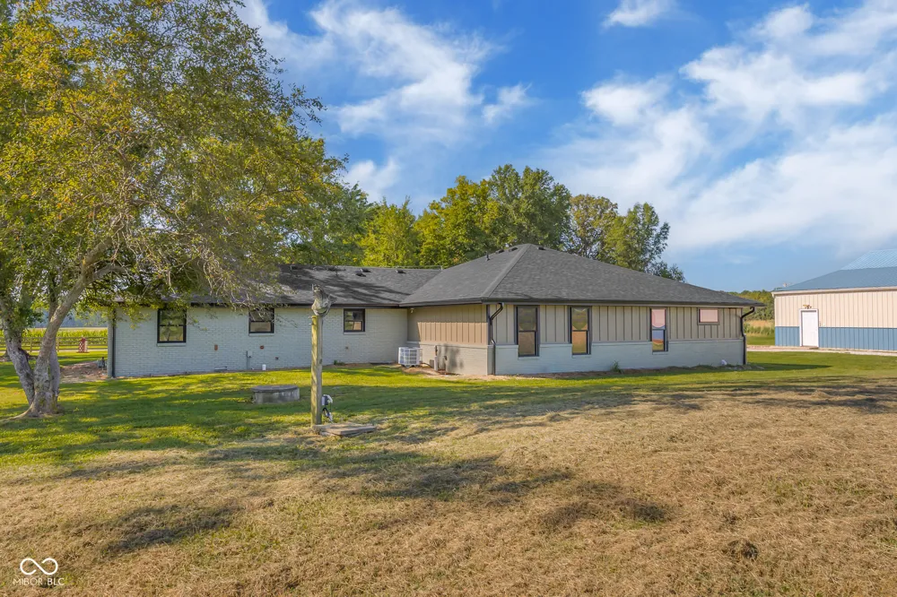 9070 W 450 S Columbus, IN 47201