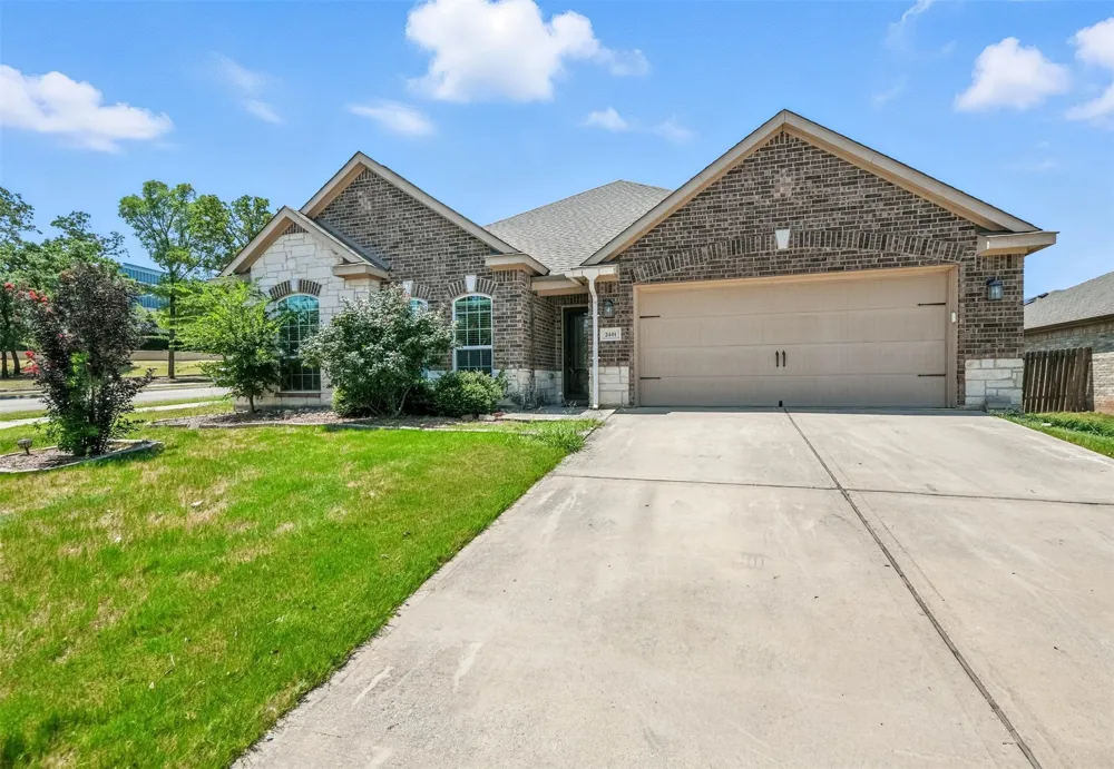 2401 Fall Leaf Court Denton, TX 76209