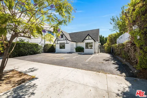 712 S Citrus Avenue