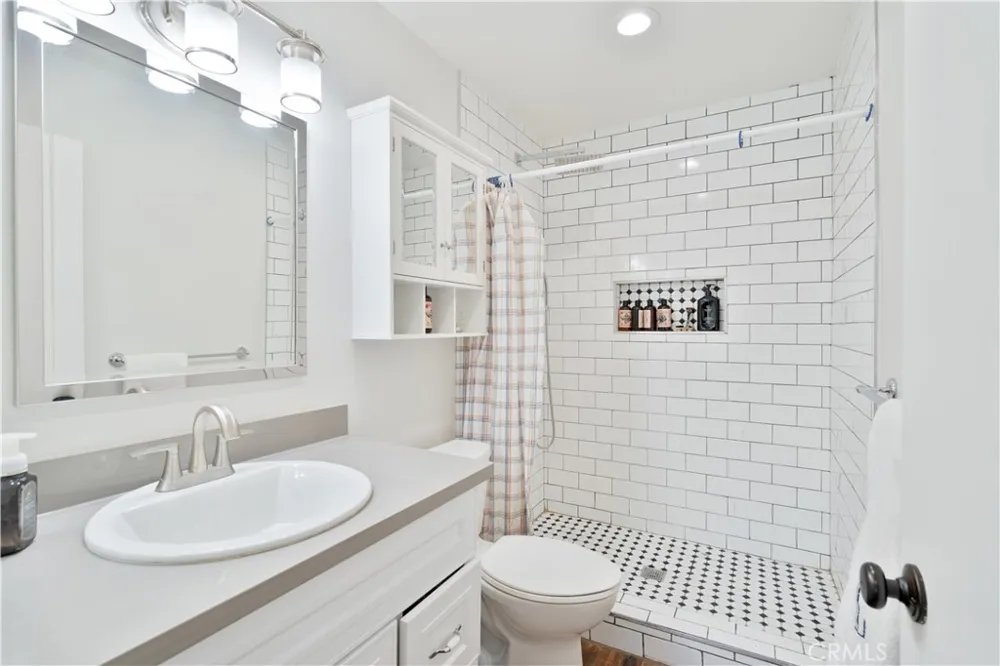 25652 Palma Alta Valencia, CA 91355