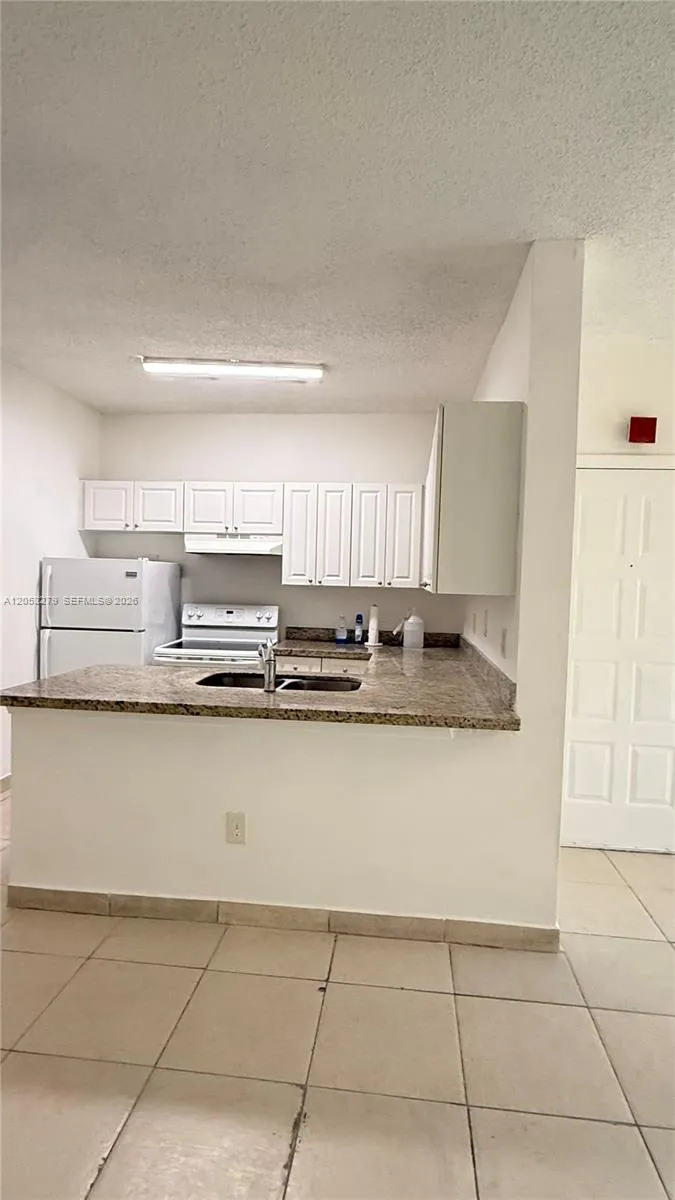 18304 NW 68th Ave #M Hialeah, FL 33015