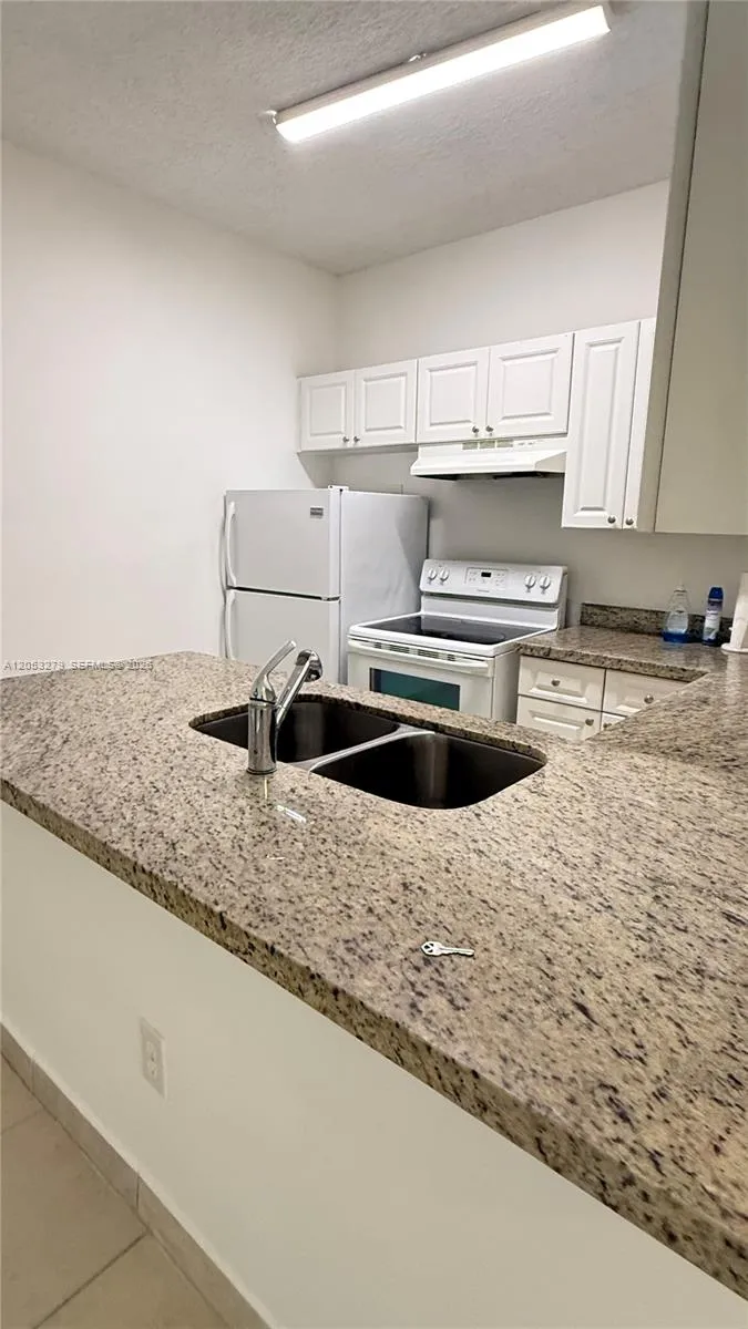 18304 NW 68th Ave #M Hialeah, FL 33015