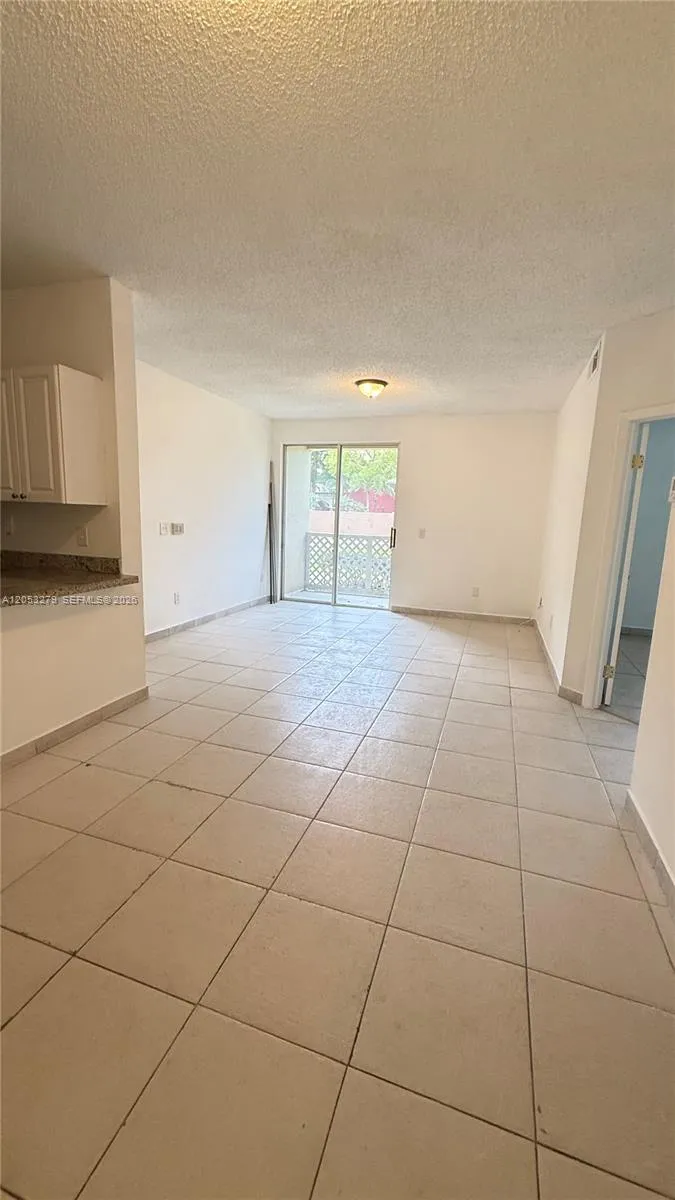 18304 NW 68th Ave #M Hialeah, FL 33015