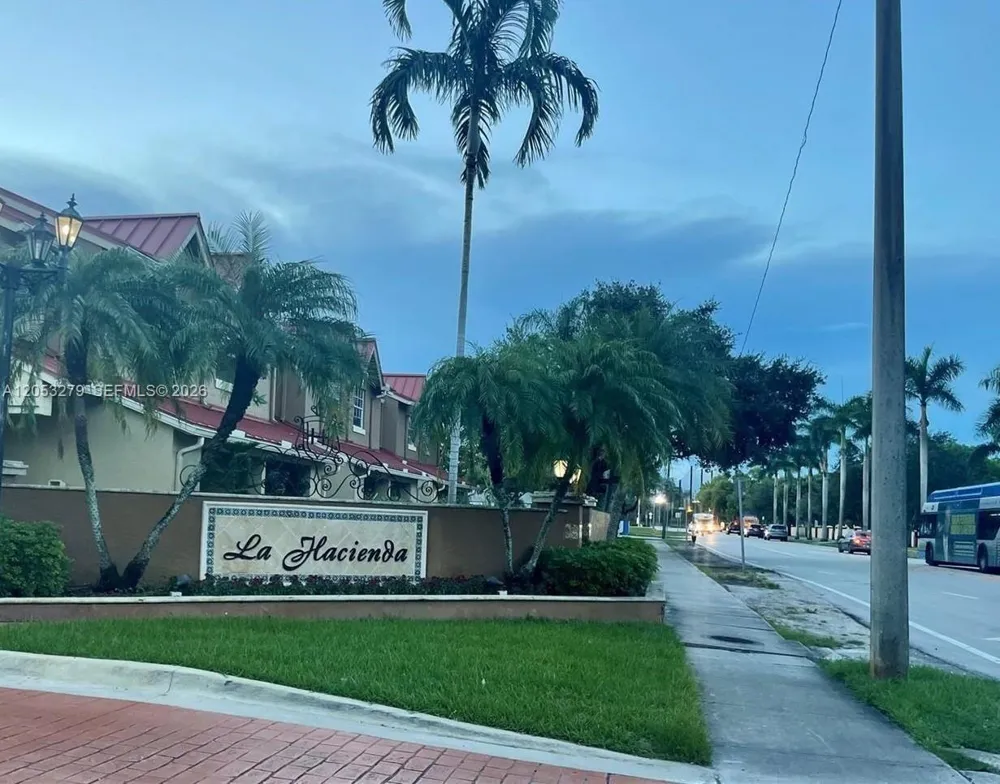 18304 NW 68th Ave #M Hialeah, FL 33015