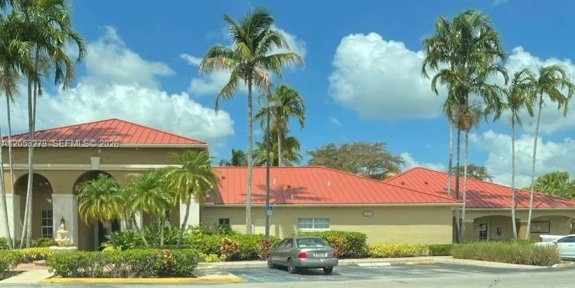 18304 NW 68th Ave #M Hialeah, FL 33015