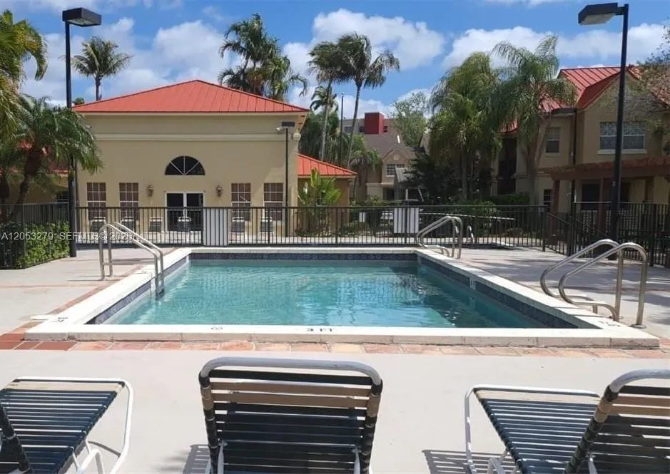 18304 NW 68th Ave #M Hialeah, FL 33015