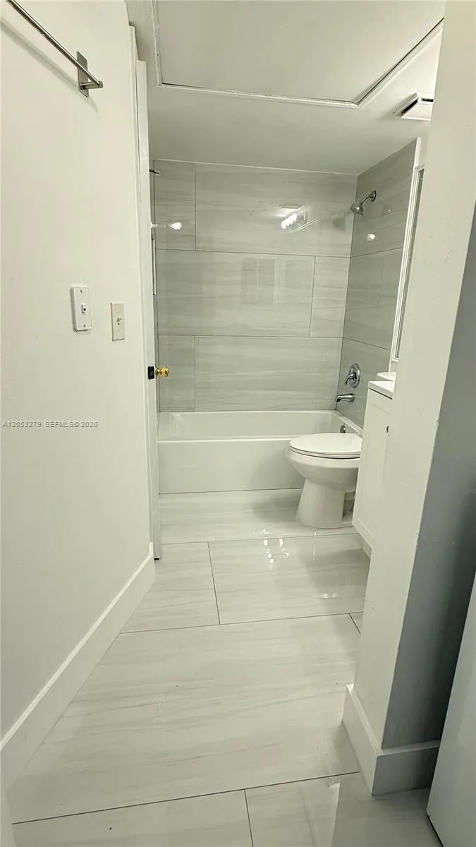 18304 NW 68th Ave #M Hialeah, FL 33015