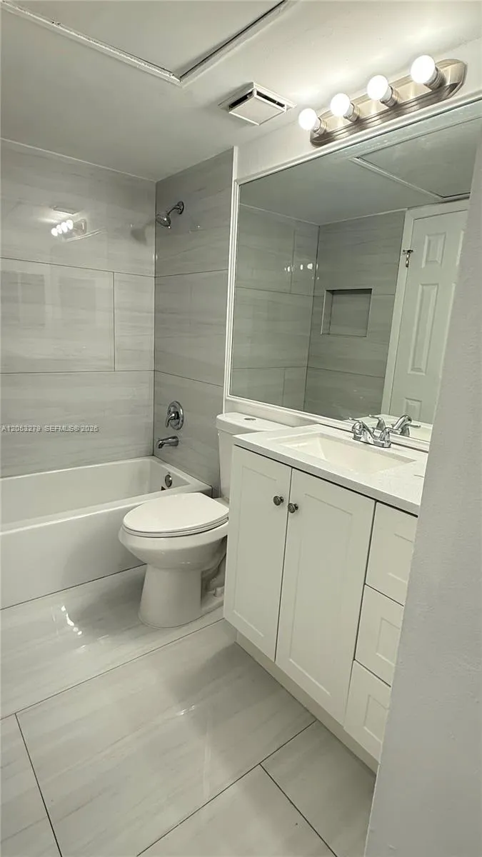 18304 NW 68th Ave #M Hialeah, FL 33015