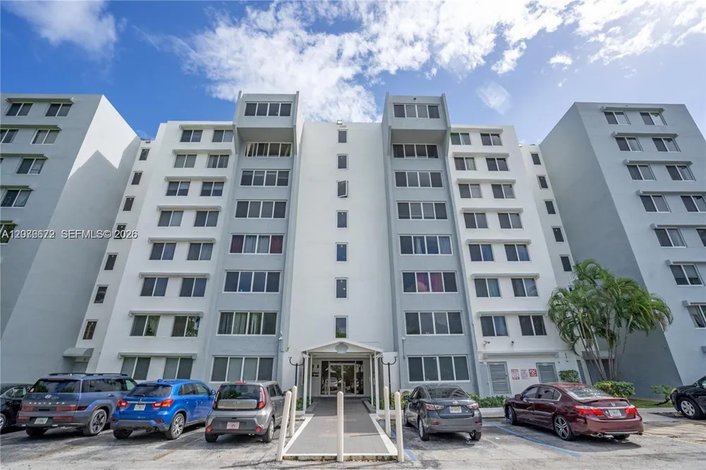 9001 SW 77th Ave #C402 Miami, FL 33156