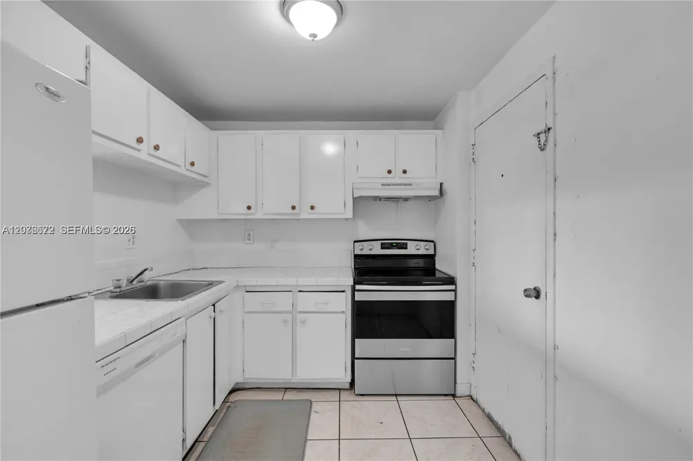 9001 SW 77th Ave #C402 Miami, FL 33156