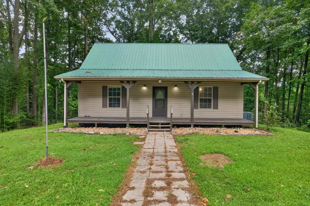 147 Ray Ln Gainesboro, TN 38562