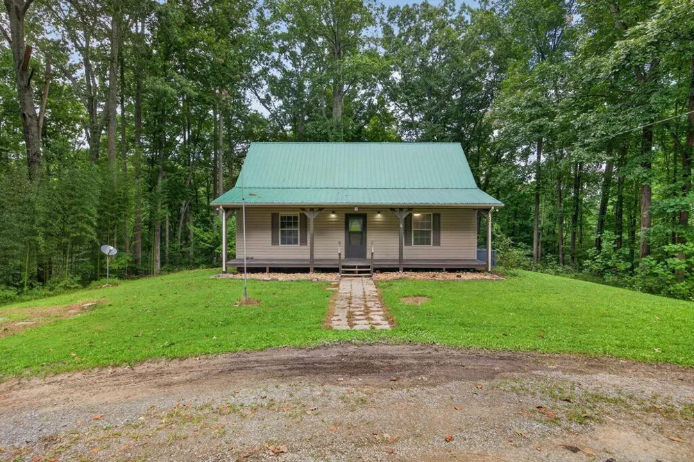 147 Ray Ln Gainesboro, TN 38562