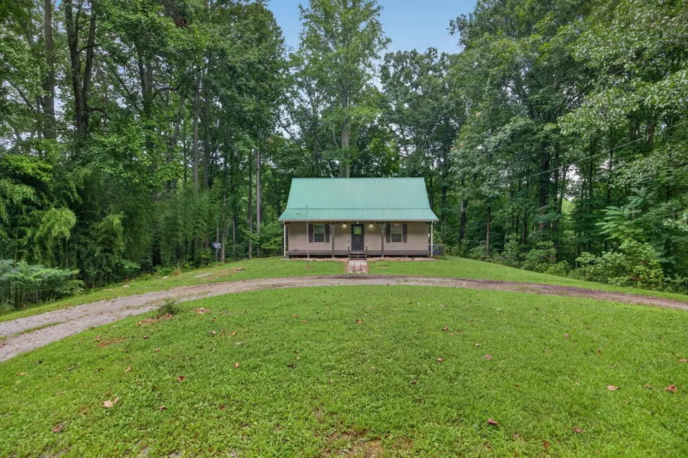 147 Ray Ln Gainesboro, TN 38562