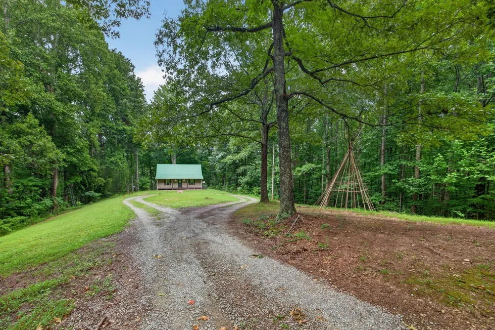 147 Ray Ln Gainesboro, TN 38562