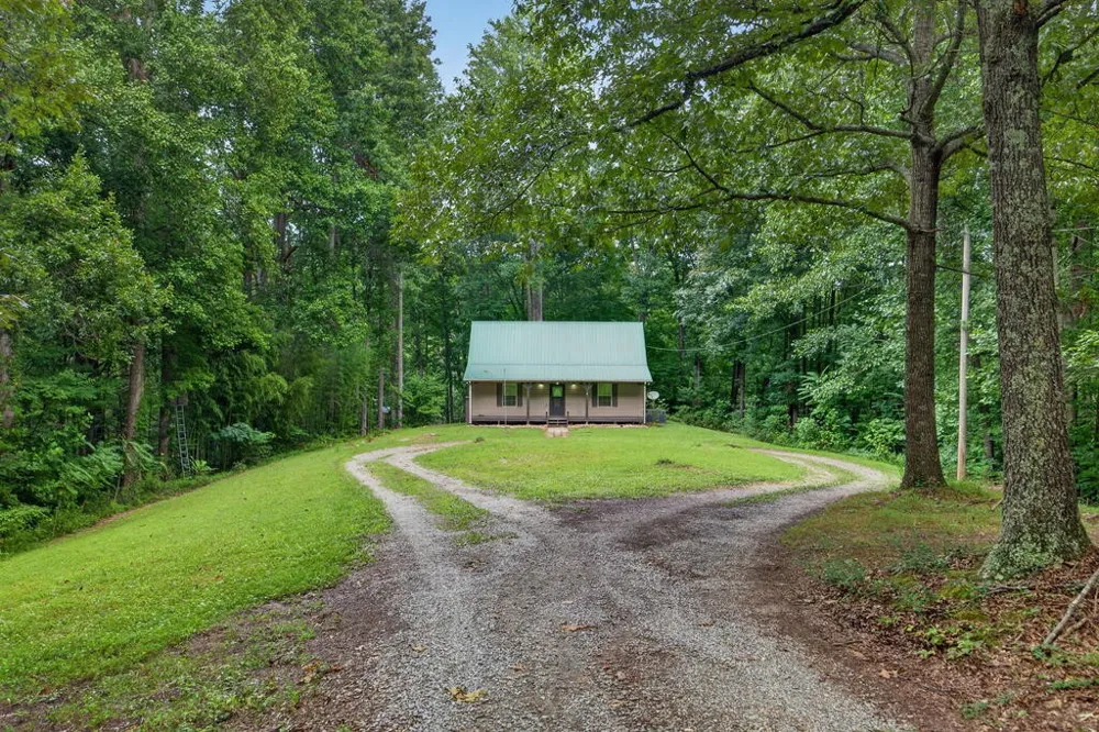 147 Ray Ln Gainesboro, TN 38562