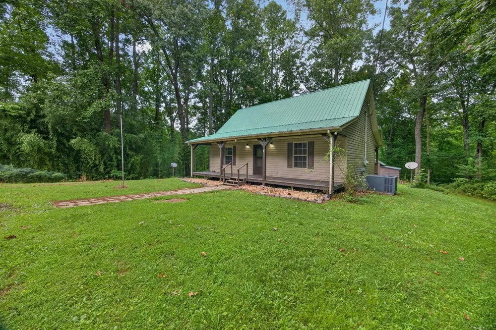 147 Ray Ln Gainesboro, TN 38562