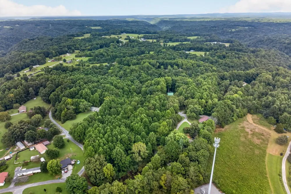 147 Ray Ln Gainesboro, TN 38562