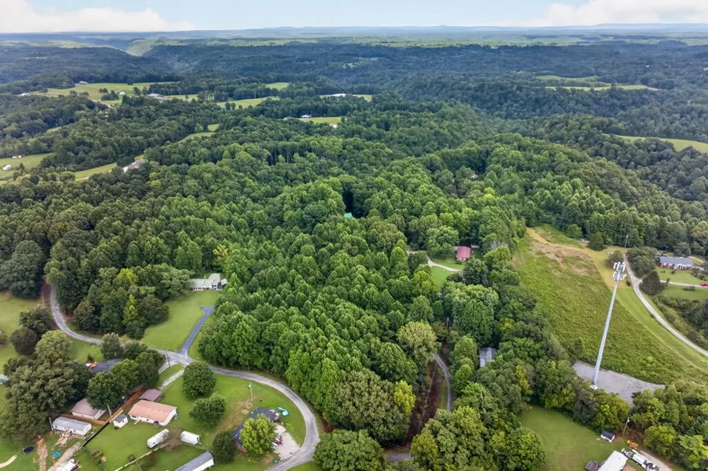 147 Ray Ln Gainesboro, TN 38562