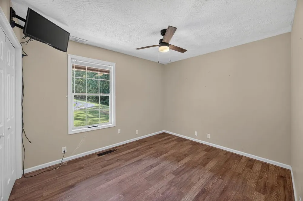 147 Ray Ln Gainesboro, TN 38562