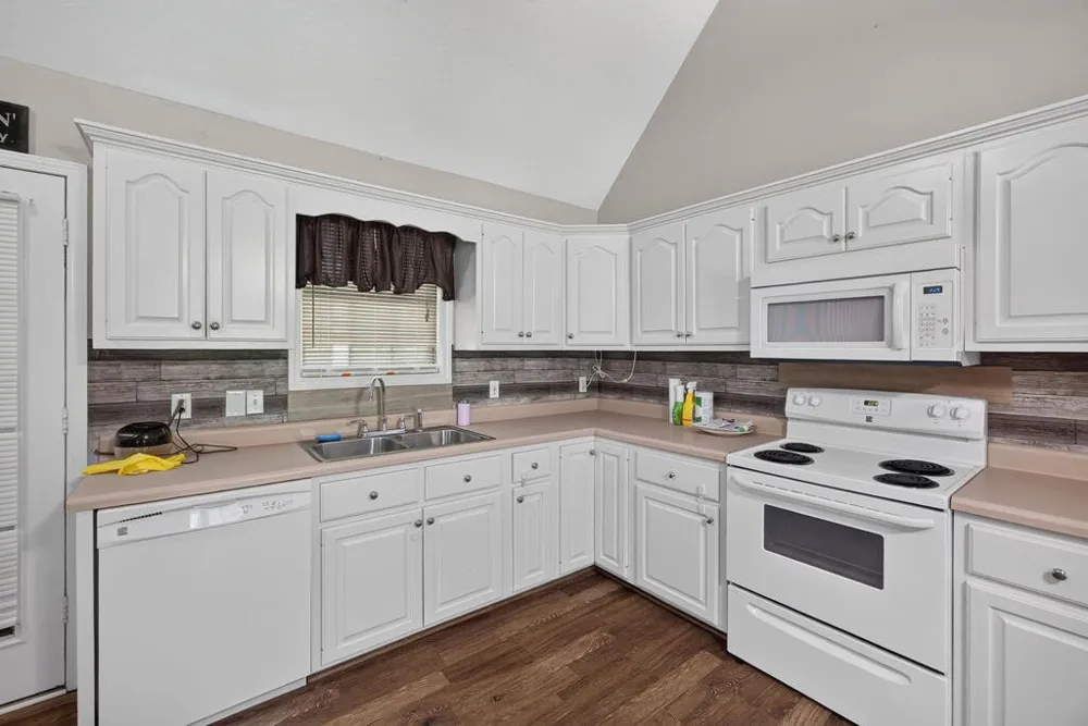 147 Ray Ln Gainesboro, TN 38562