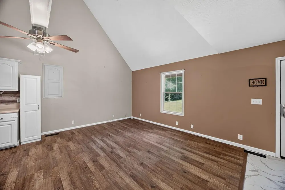 147 Ray Ln Gainesboro, TN 38562