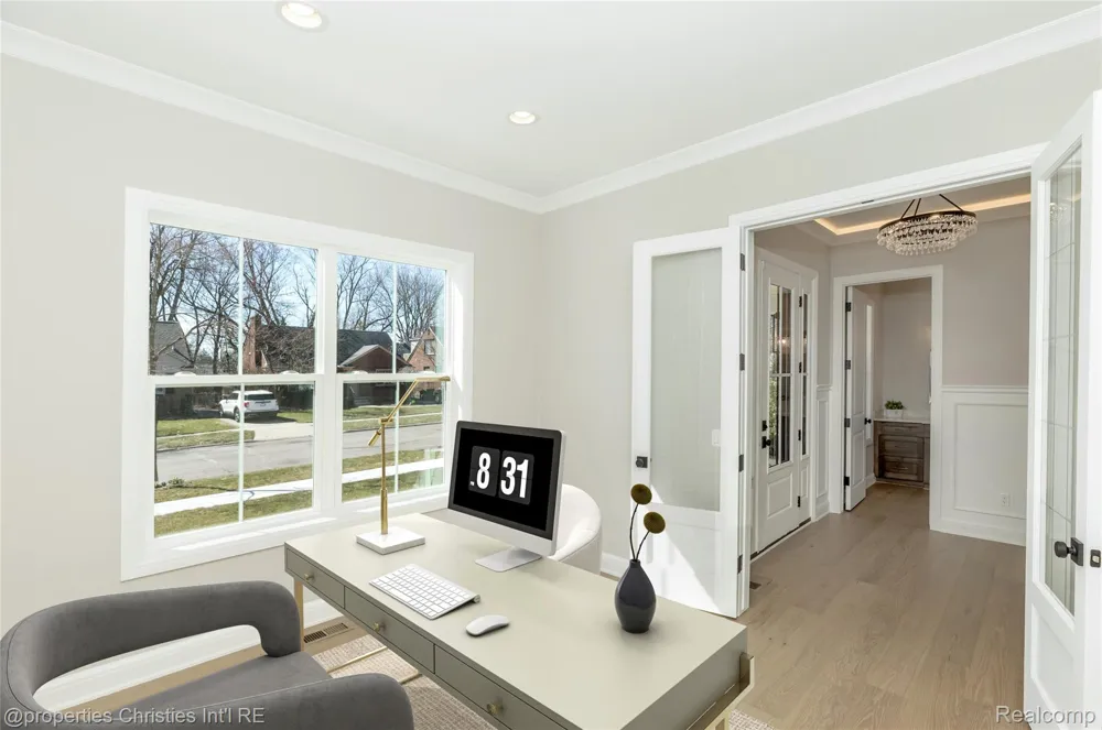 2093 Pembroke Road Birmingham City, MI 48009